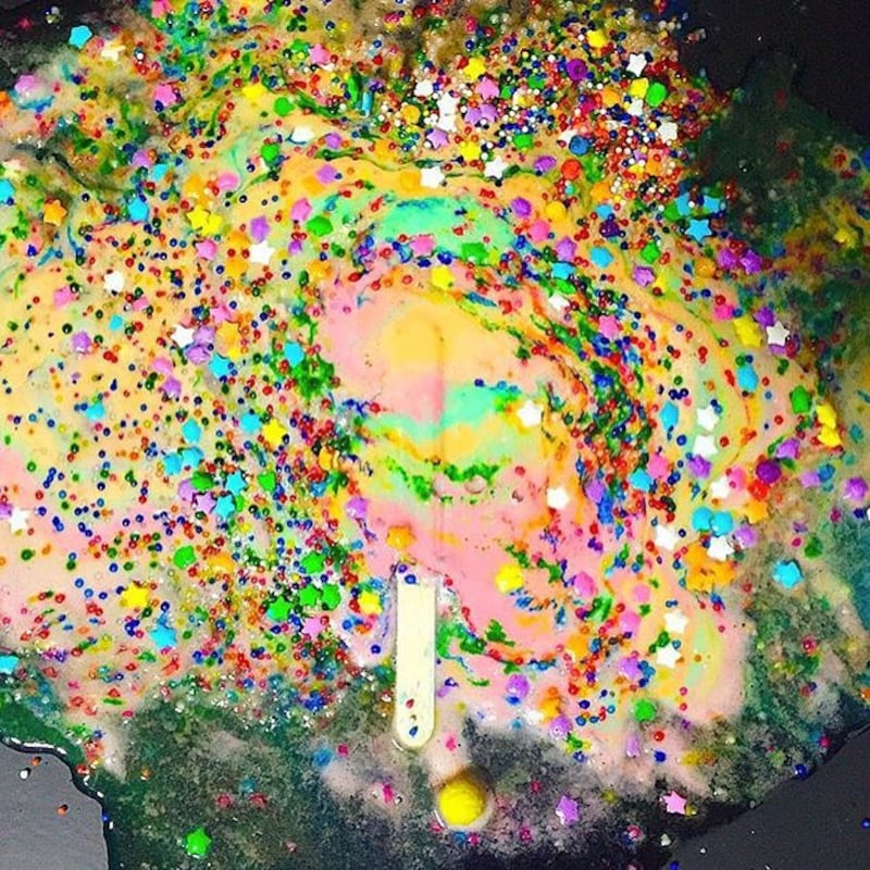 Miley Cyrus: nude look hot su Instagram per un nuovo progetto 10
