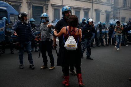 Manifestazione no pass a Roma 1