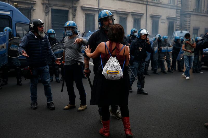 Manifestazione no pass a Roma 1