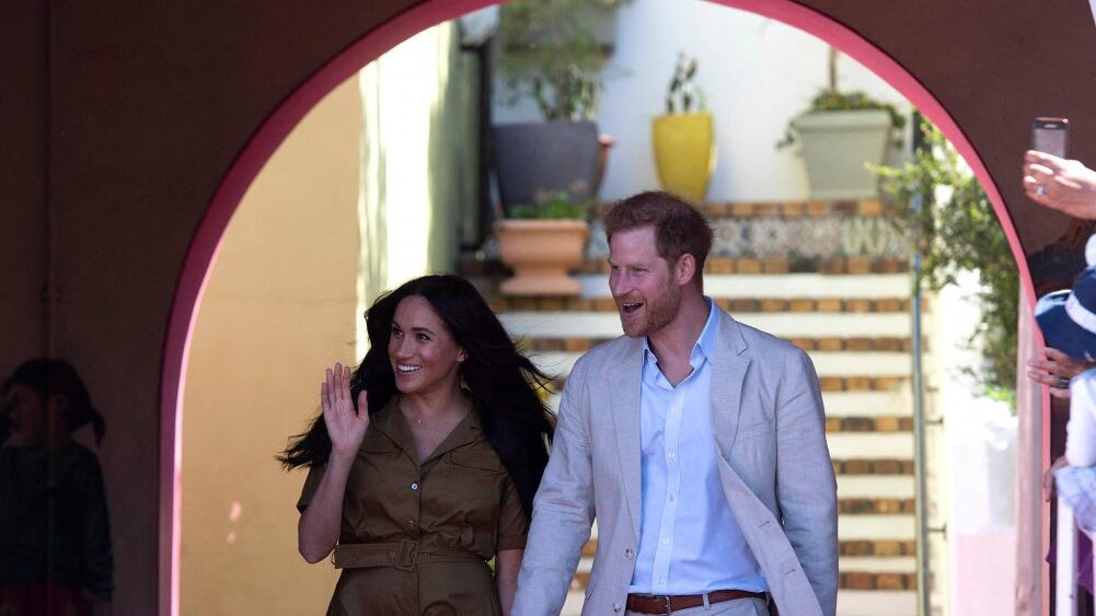"Meghan vittima come mia madre, Lady D." Harry fa causa al tabloid: non resterò zitto