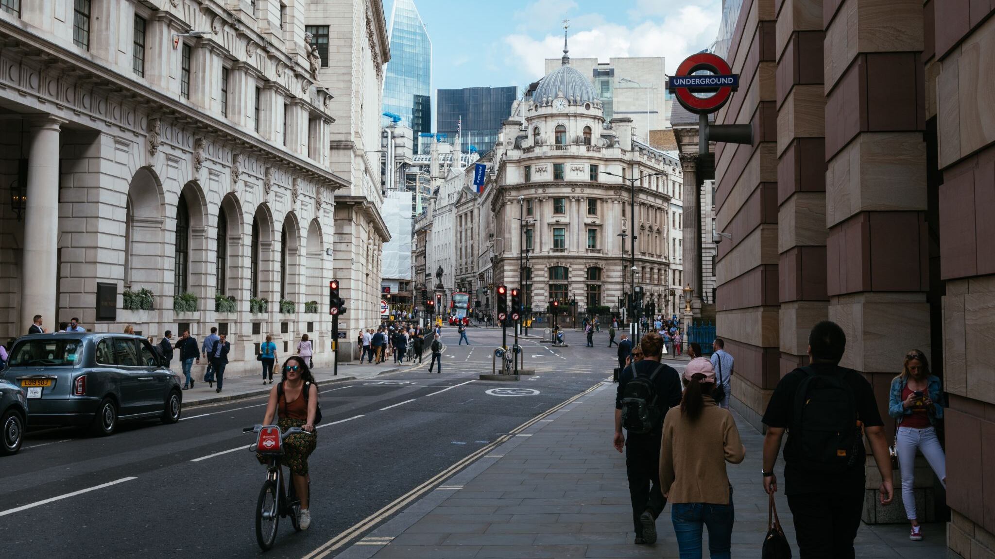 Il fuggi-fuggi dei milionari da Londra: perché i paperoni lasciano il Regno Unito
