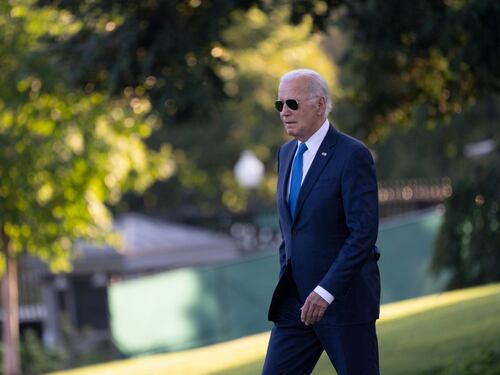 Paura per Biden, manifestante fuori da casa in Delaware: cosa è successo