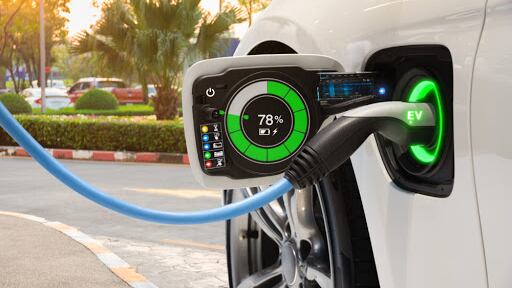 La "tempesta perfetta" per l'auto elettrica: cosa può succedere