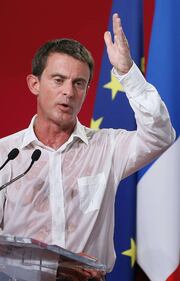 Manuel Valls e la camicia fradicia di sudore 10