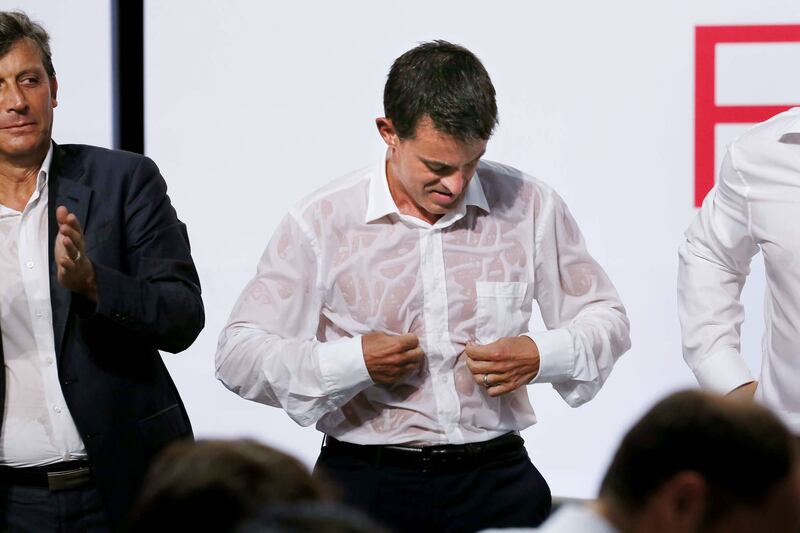 Manuel Valls e la camicia fradicia di sudore 2