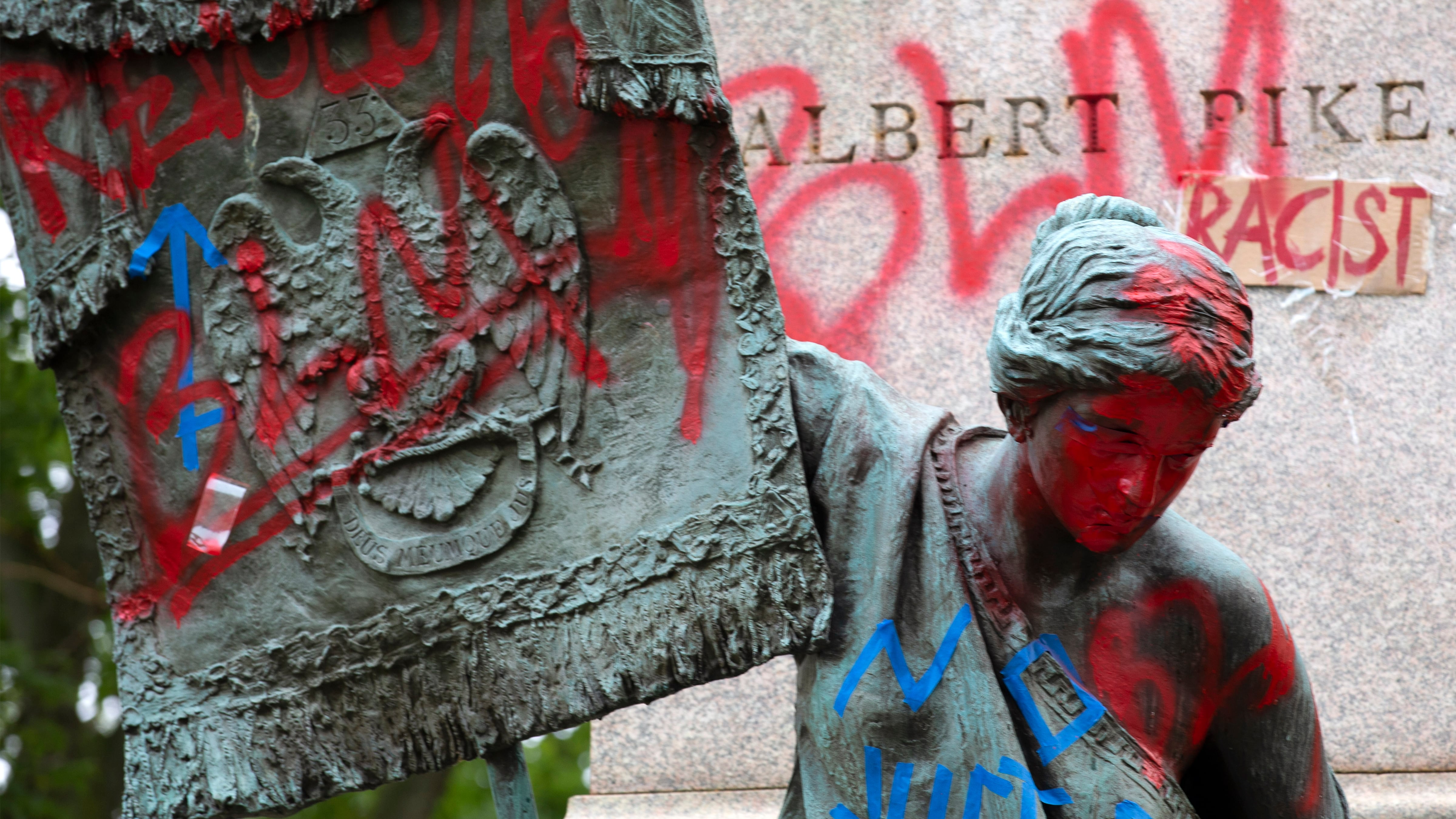 La furia del nuovo Sessantotto: così annienta la nostra civiltà