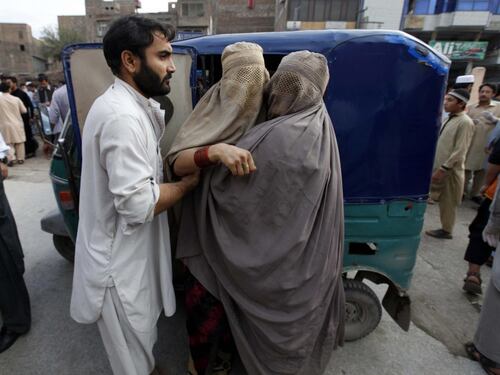 Asia, centinaia le vittime di un sisma. In Afghanistan 12 scolare morte