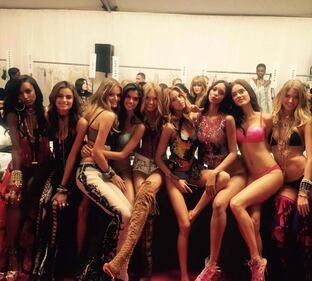 Tre modelle di Victoria's Secret in pose hot, foto 11