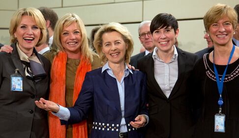 Vertice Nato in rosa: ministri della Difesa cinque sono donne 1