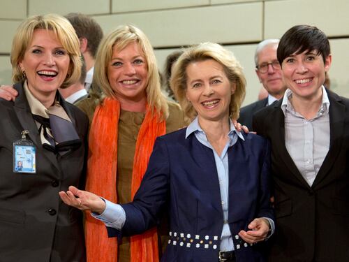 Vertice Nato in rosa: ministri della Difesa cinque sono donne