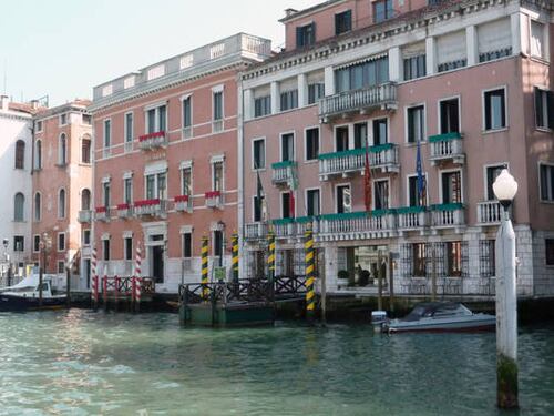 "Non prendo ordini da una donna": facchino musulmano si licenzia