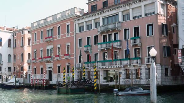 "Non prendo ordini da una donna": facchino musulmano si licenzia