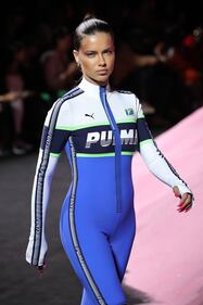 Il look di Adriana Lima in tutta alla New York Fashion Week 7