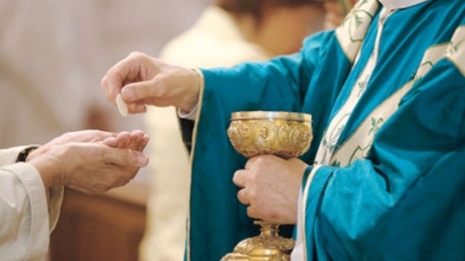 La comunione ai divorziati: cardinali divisi, parroci no