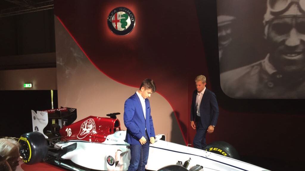 F1, l'Alfa Romeo svela la sua auto. Marchionne: "Figata incredibile"