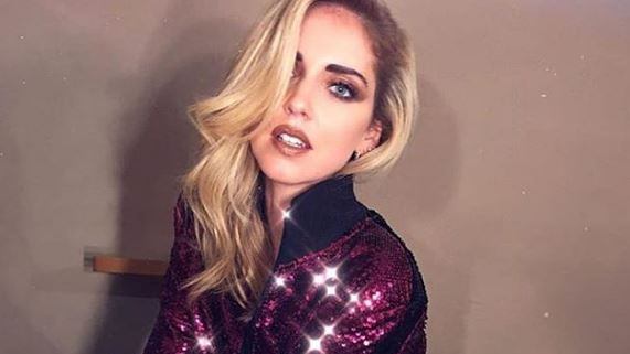 Chiara Ferragni nella bufera: "Fai la madre col c... degli altri". La blogger replica piccata