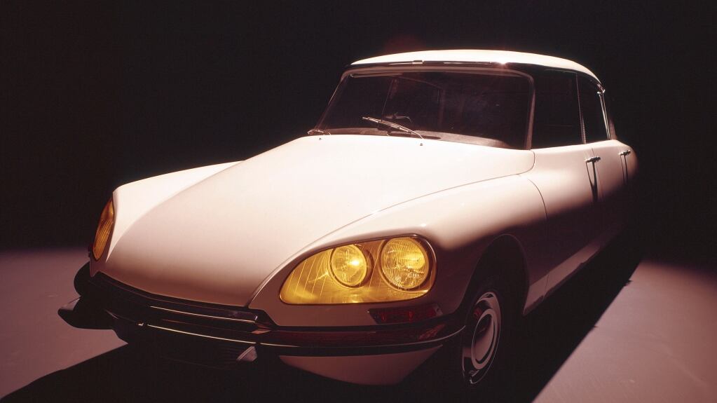 Citroen DS, una dea vestita da squalo, icona senza tempo
