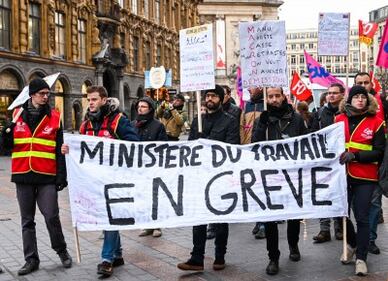 Sesto giorno consecutivo di scioperi in Francia contri la riforma pensionistica voluta da Macron 1