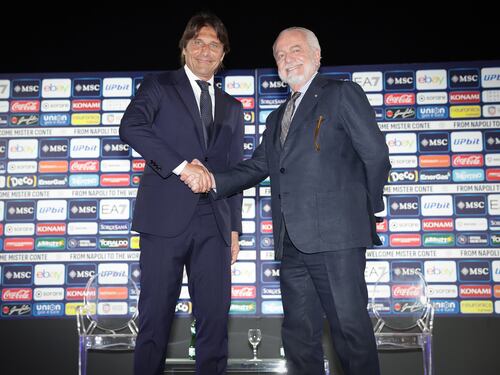 Conte apre il suo "teatro napoletano"