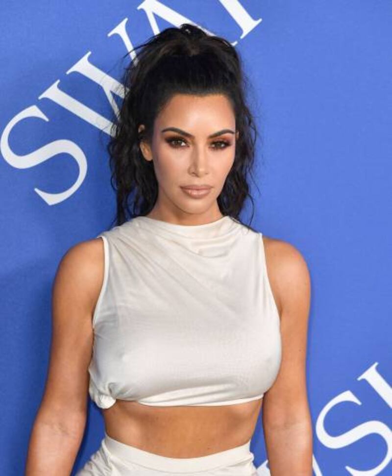 Kim Kardashian sexy in piscina 6