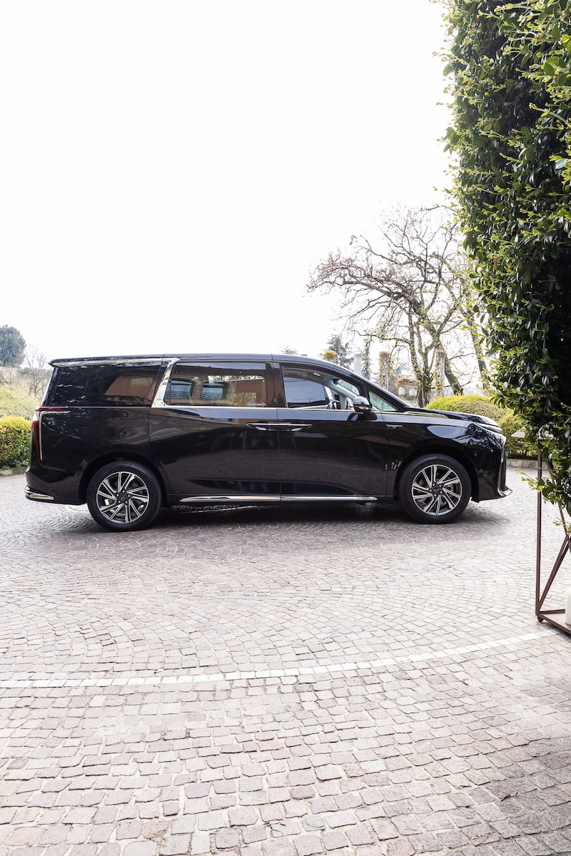 Maxus Mifa9, guarda le foto 18