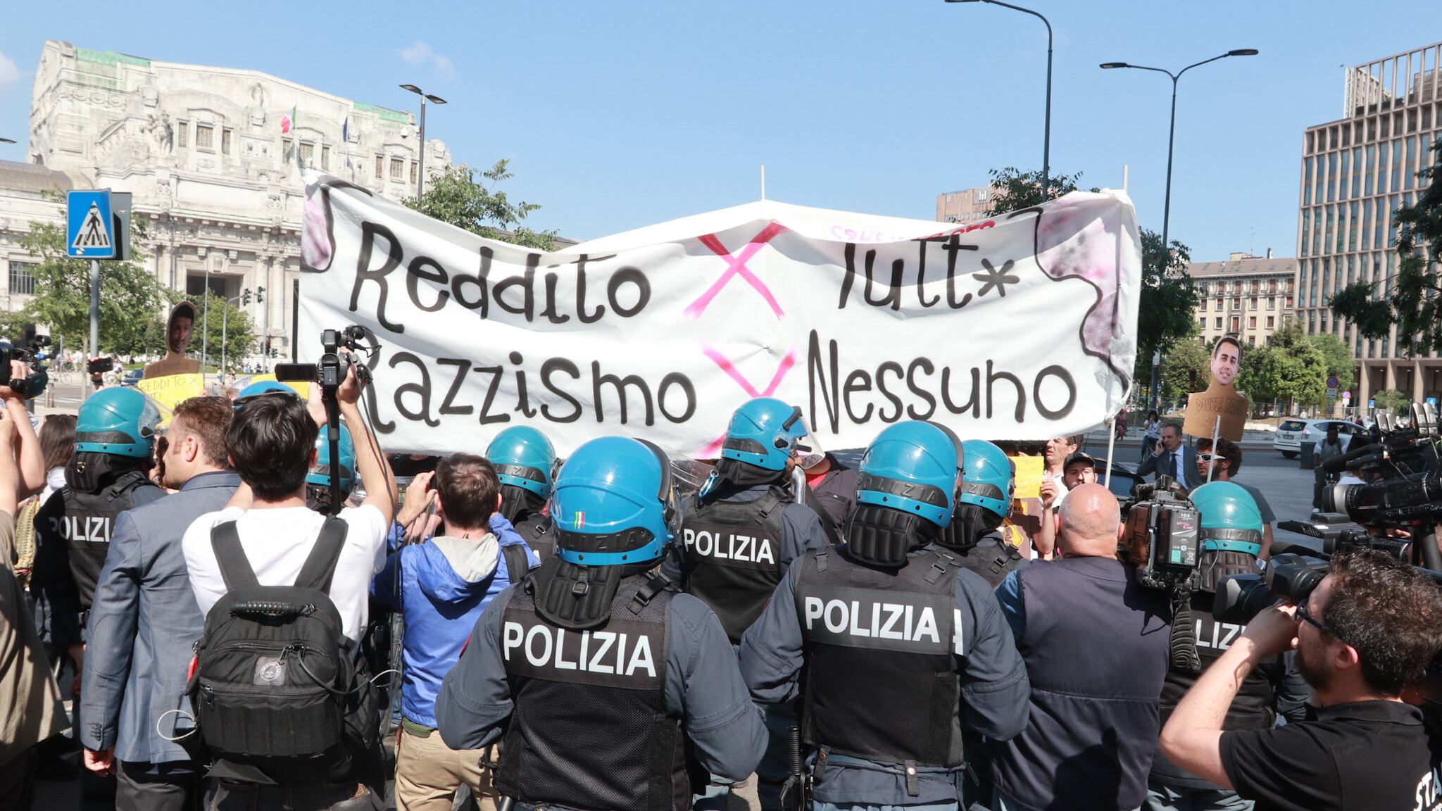 La protesta dei no global (e di Fi)