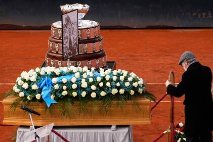 L'omaggio sulla terra rossa per il re del tennis italiano 5