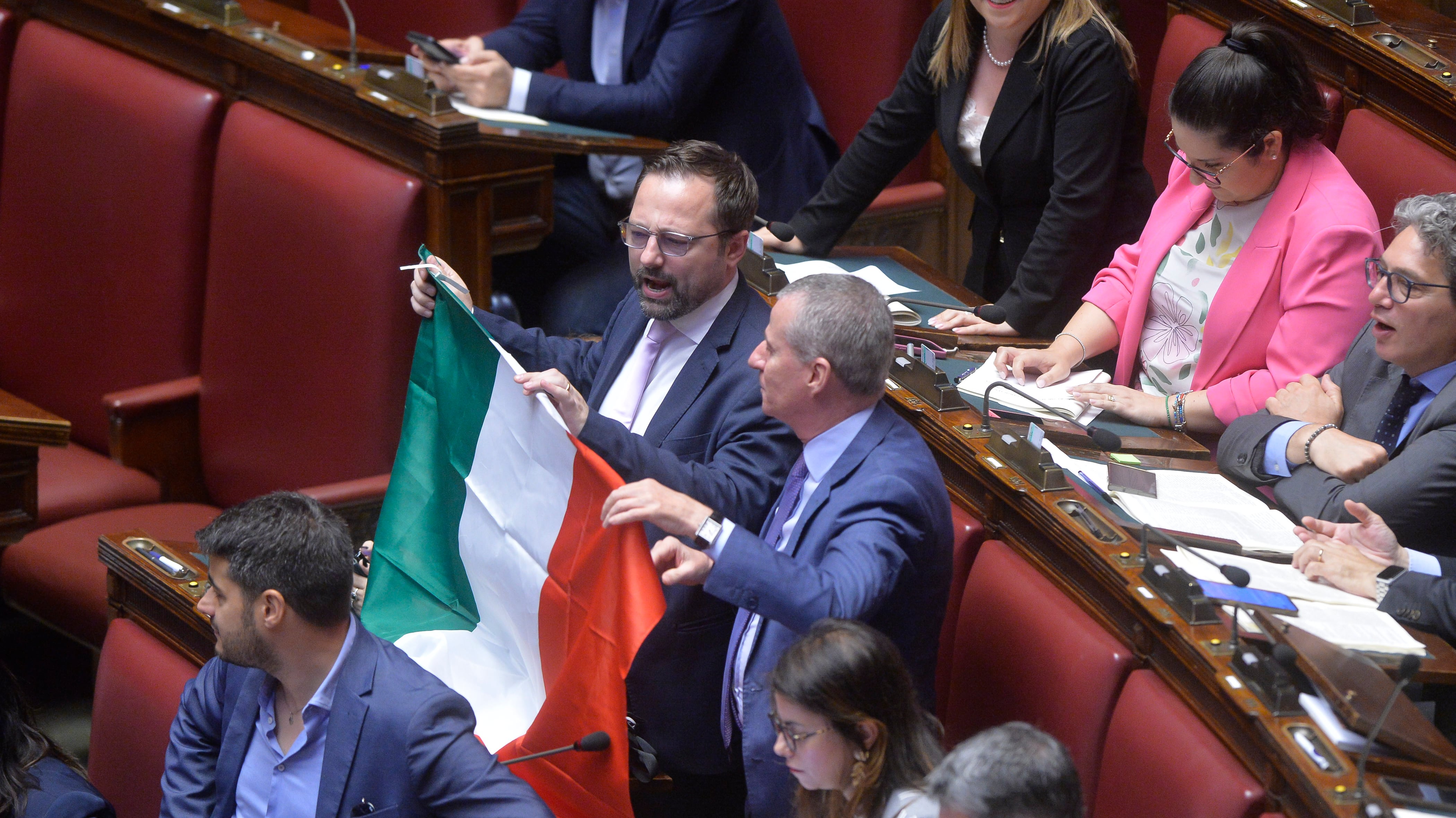 La sinistra anti italiana organizza il "contro G7" per disturbare il governo