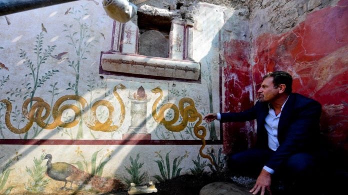 Pompei, ritrovata la stanza del "larario". Il giardino incantato con vista sull'inferno