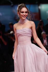Lily-Rose Depp è la regina del red carpet di Venezia 76 1