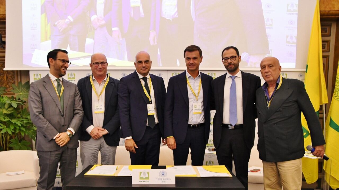 Accordo di filiera tra Coldiretti e Philip Morris: 100 milioni per il tabacco Made in Italy