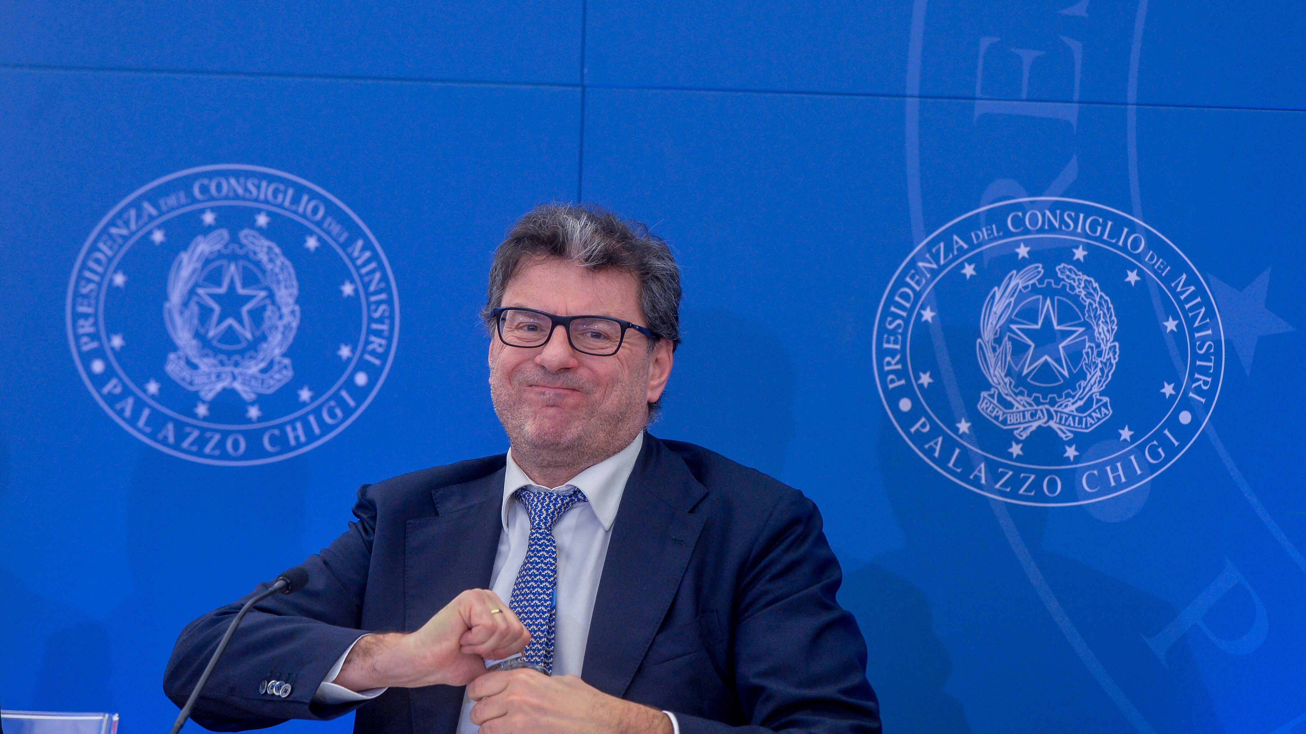 L'altolà di Giorgetti. "Ogni spesa in più dev'essere coperta". Sponda del premier all'uomo dei conti