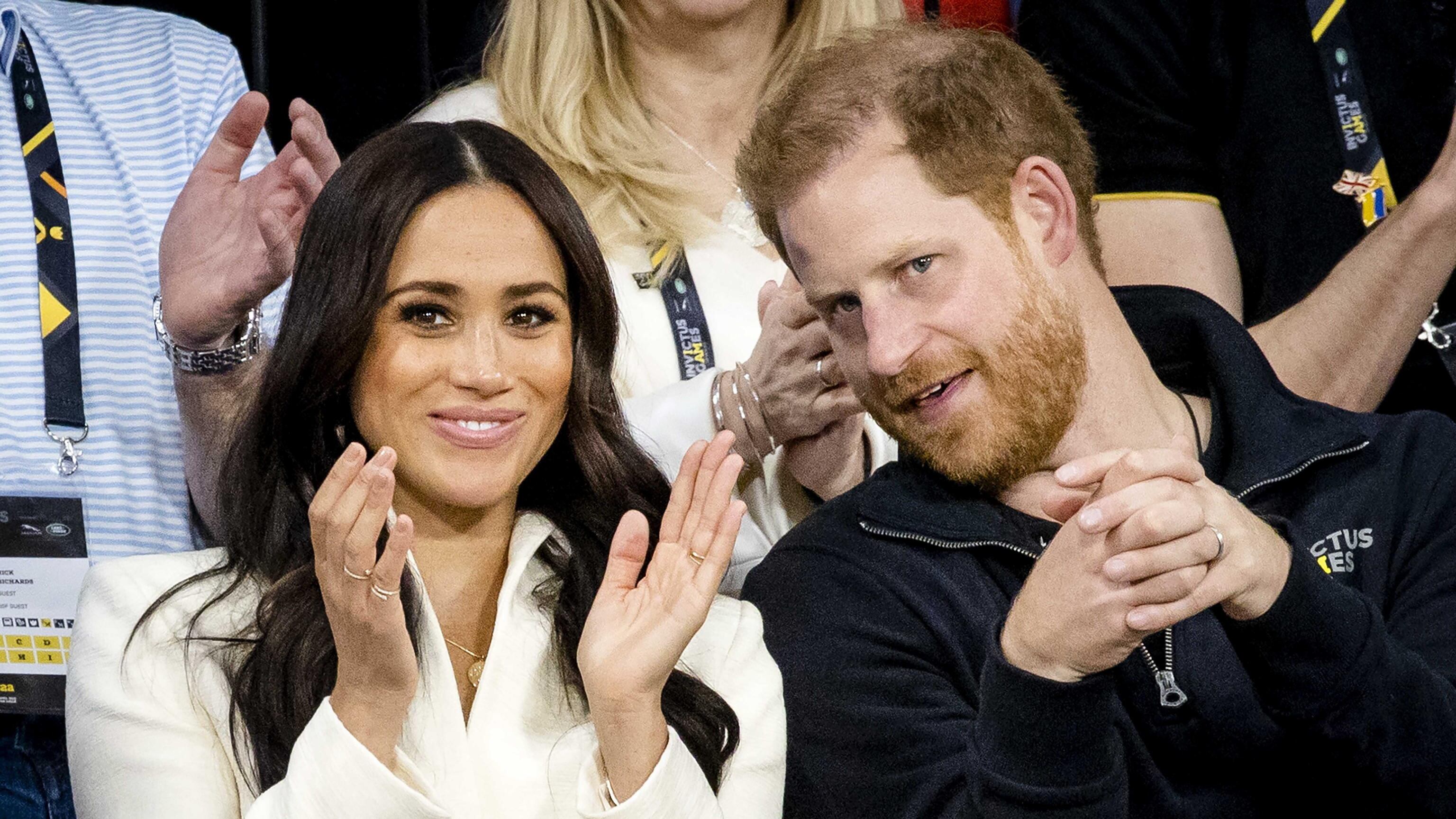 "State lontani dalla Regina": esplode la bomba su Harry e Meghan