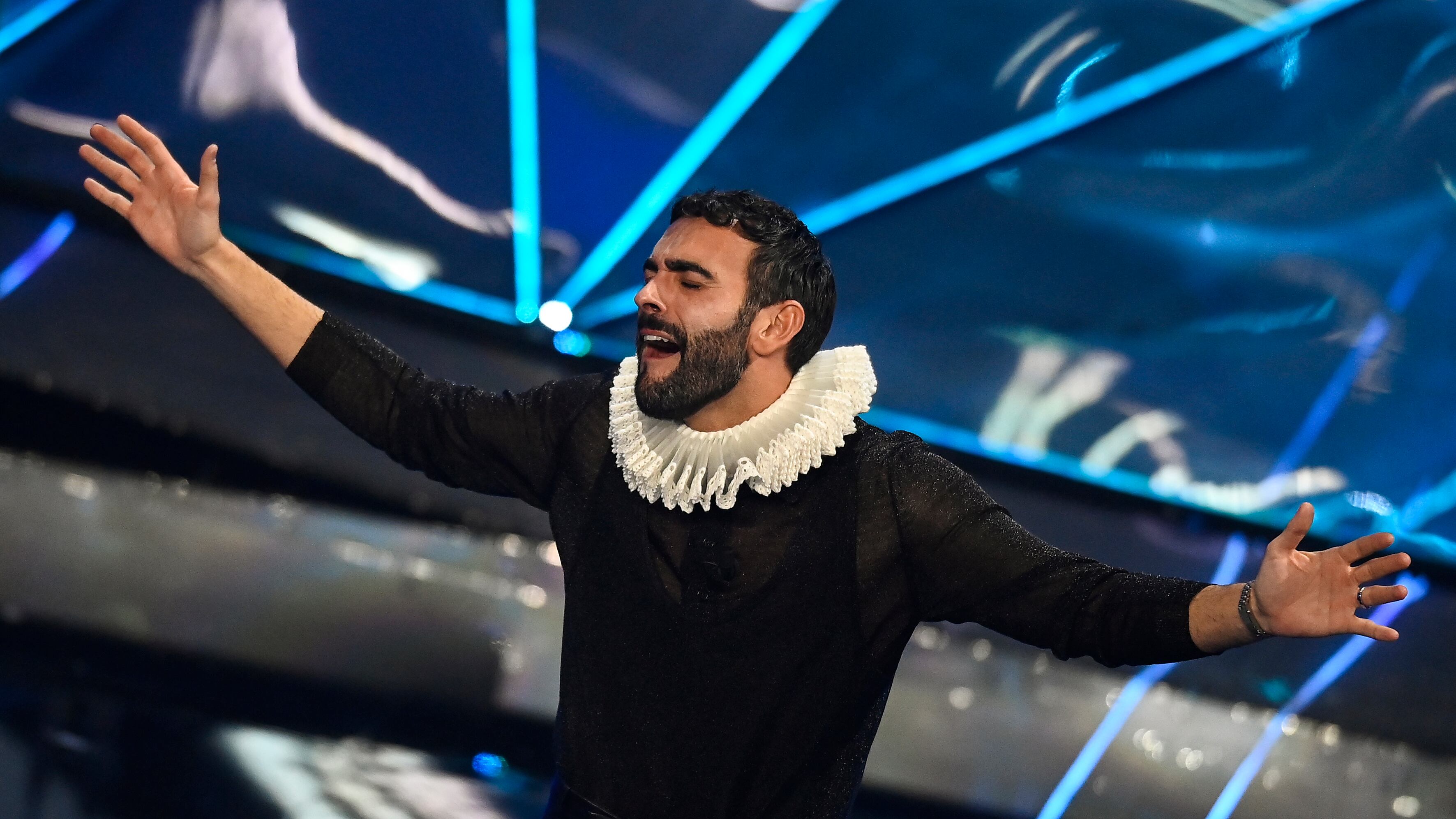 Mengoni: "Uno show tutto mio? Che ansia. So che tanti mi invidiano per questa serata"