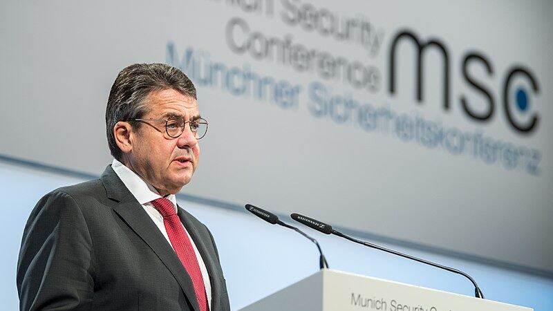 La sinistra e le banche: l'ex leader Spd Gabriel è stato assunto da Deutsche Bank