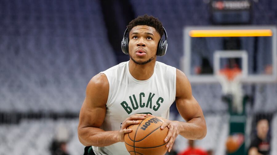 "Il fallimento non esiste": la lezione del cestista Antetokounmpo