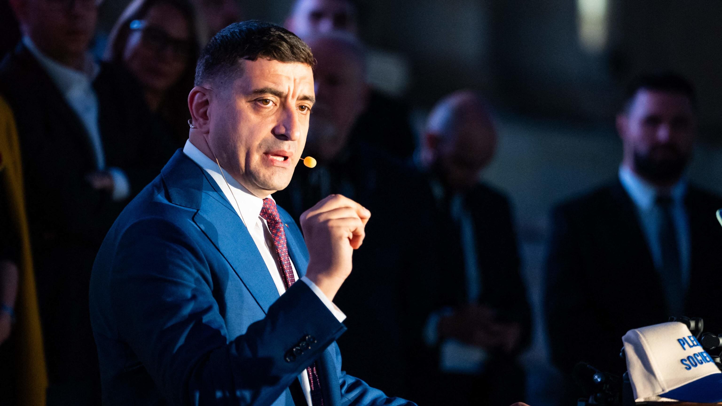 Romania, Simion contesta l'esito delle presidenziali: "Interferenze straniere, elezioni da annullare"