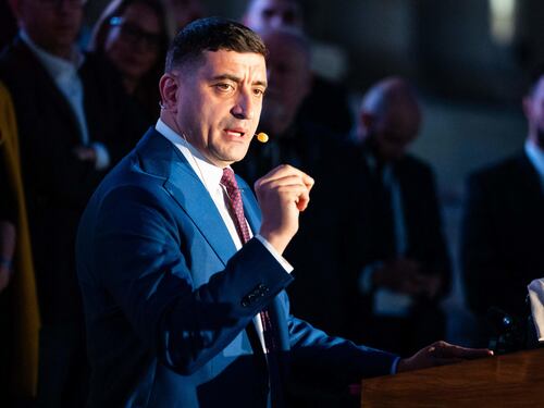 Romania, Simion contesta l'esito delle presidenziali: "Interferenze straniere, elezioni da annullare"