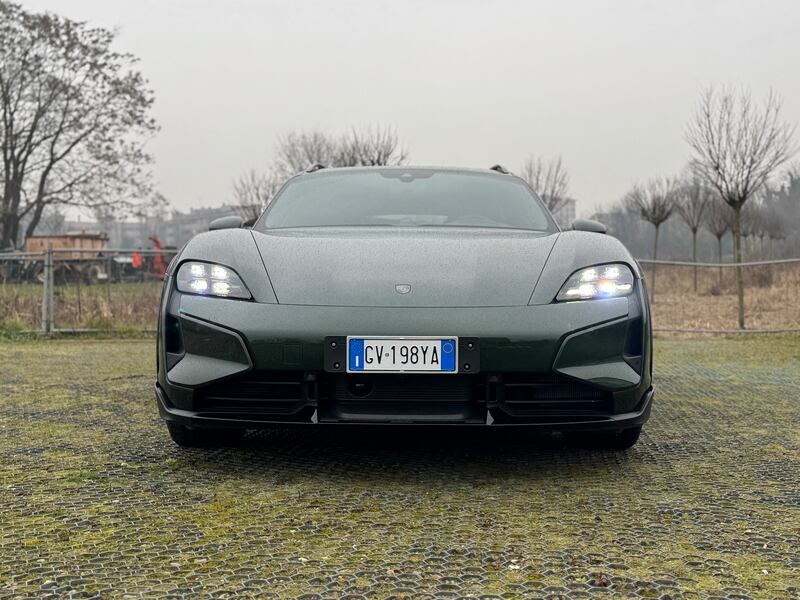 Porsche Taycan Turbo S: la gallery dell'elettrica "familiare" da 952 CV 4