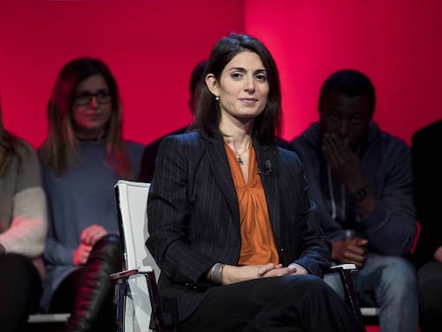 La Raggi a Casaleggio jr: "Marra e Romeo? Onesti e trasparenti"