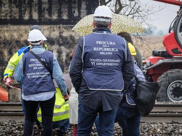 Milano, il crollo di una lastra uccide due operai 4