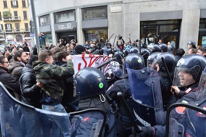Scontri tra studenti e forze dell'ordine alla Statale di Milano 8