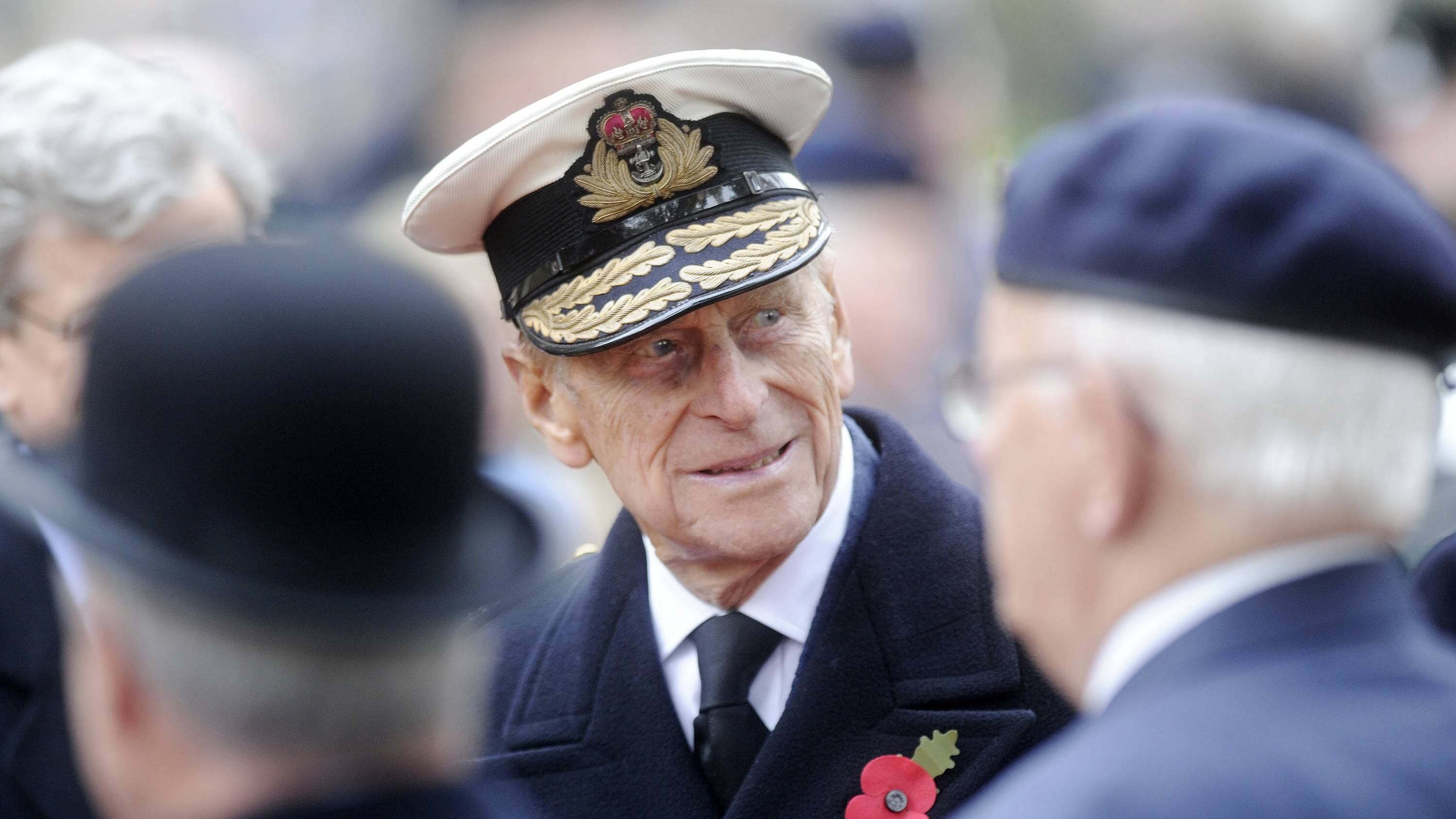 L'addio a nonno Filippo. Ma oggi Harry e William non marceranno uniti.