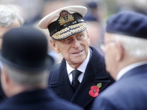 L'addio a nonno Filippo. Ma oggi Harry e William non marceranno uniti.