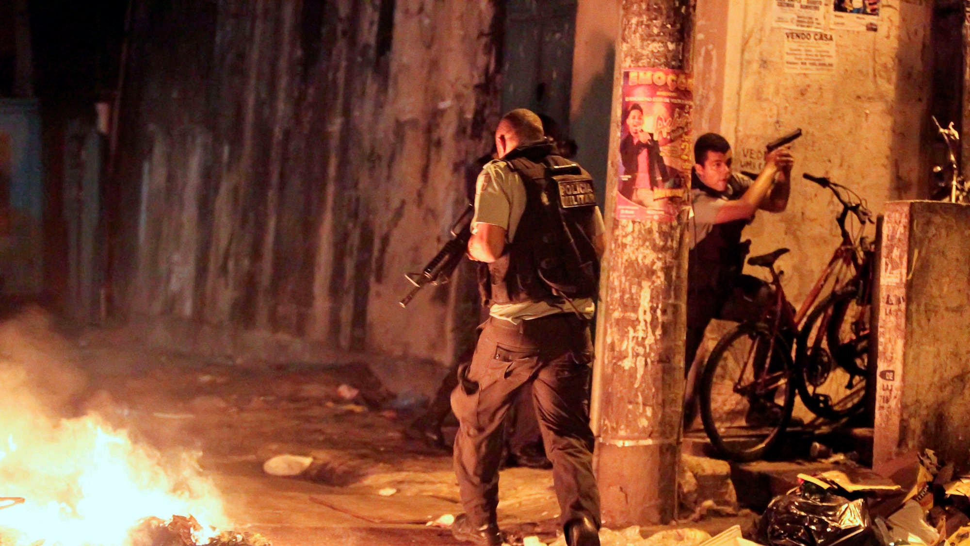 La polizia uccide un ballerino: si infiamma la favela di Rio