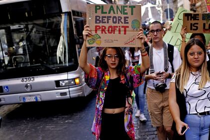 Roma, gli studenti in piazza per il clima 4