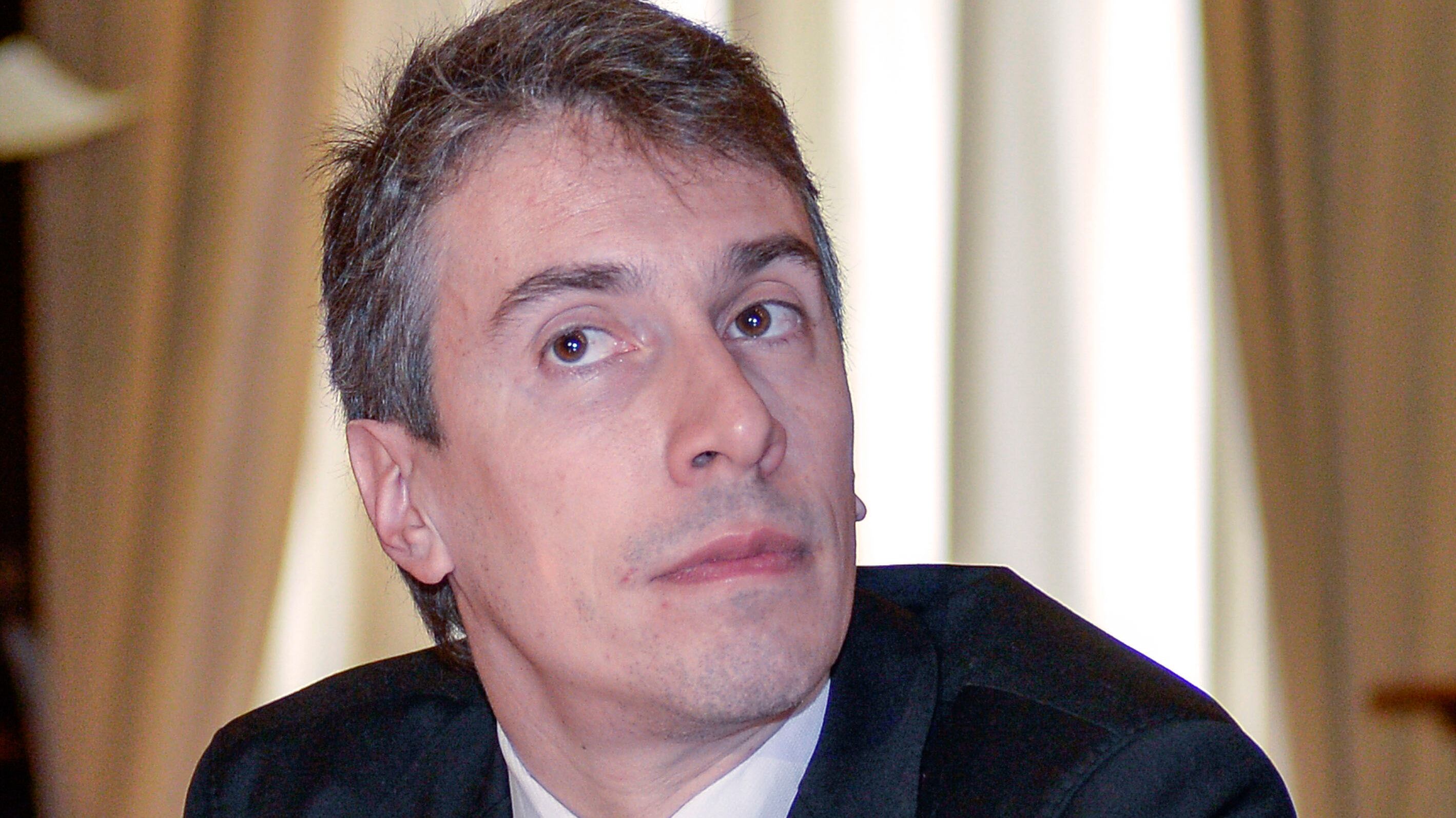La Lega chiede la testa di Greco: "È un razzista contro gli italiani". Schlein e compagni in soccorso