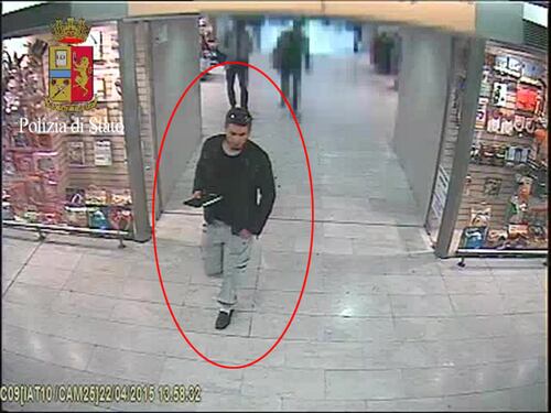 Parlavano in italiano e dicevano "Ci devono credere integrati..."