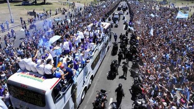 Il delirio dell'Argentina. Messi dribbla la politica e non nasconde la crisi