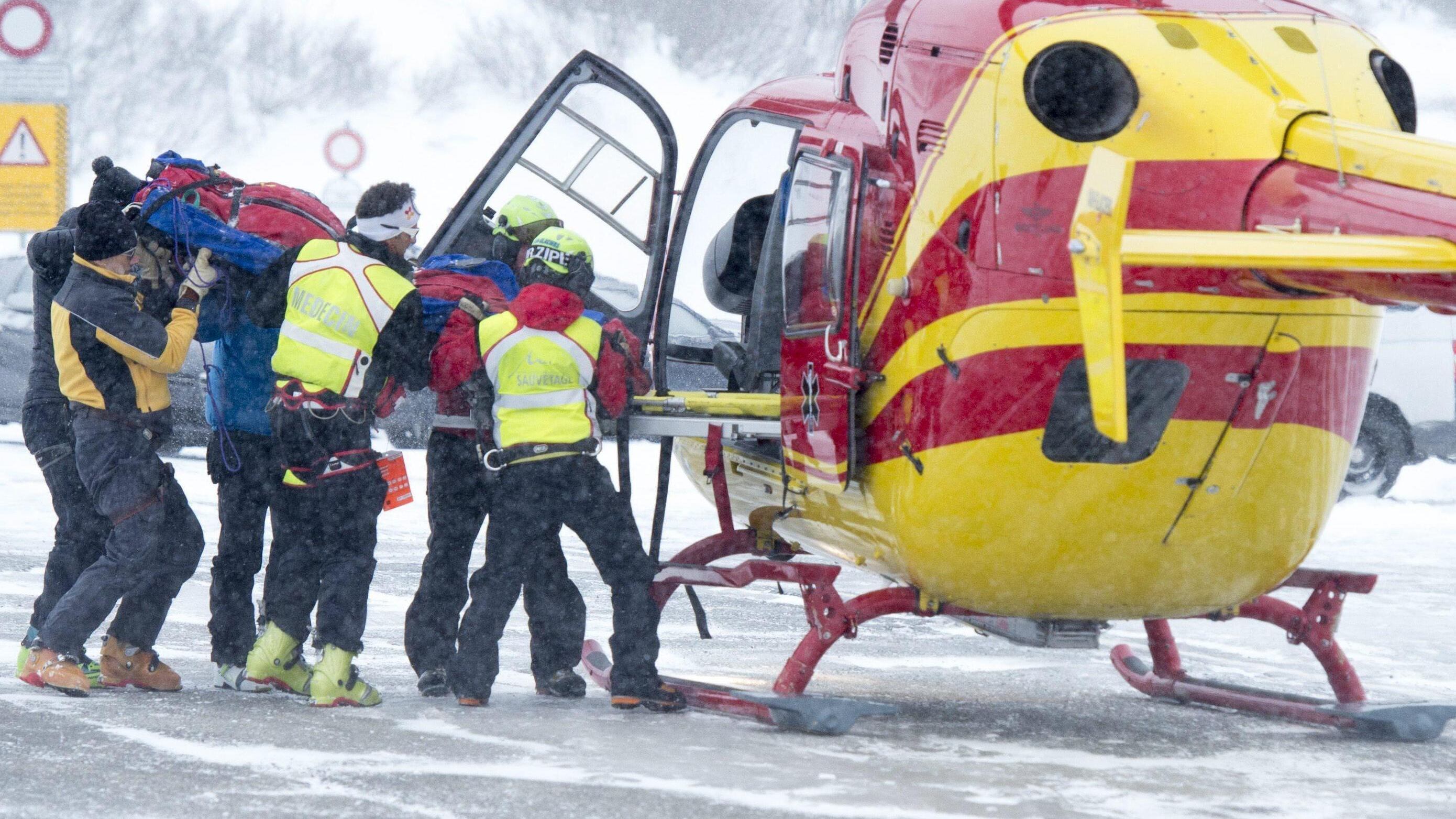 Tentano passaggio nella neve: 5 migranti finiscono congelati